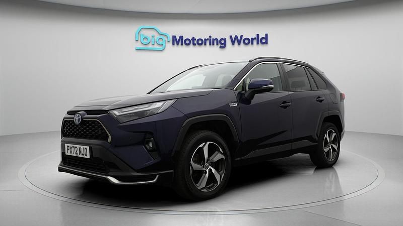 Second-hand Toyota RAV4 Hybrid Design 302 CP (222 kW) 2022 Albastru SUV