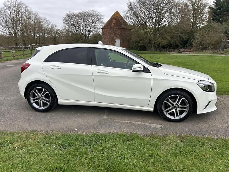 Used Mercedes A160 Sport Edition 102 HP (75 kW) 2018 White Hatchback