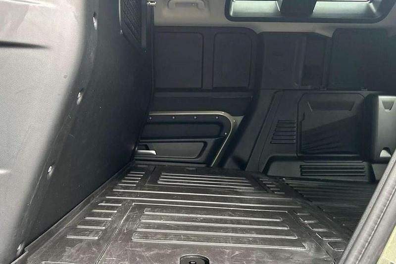 Used Land Rover Defender SE 246 HP (180 kW) 2021 Green SUV