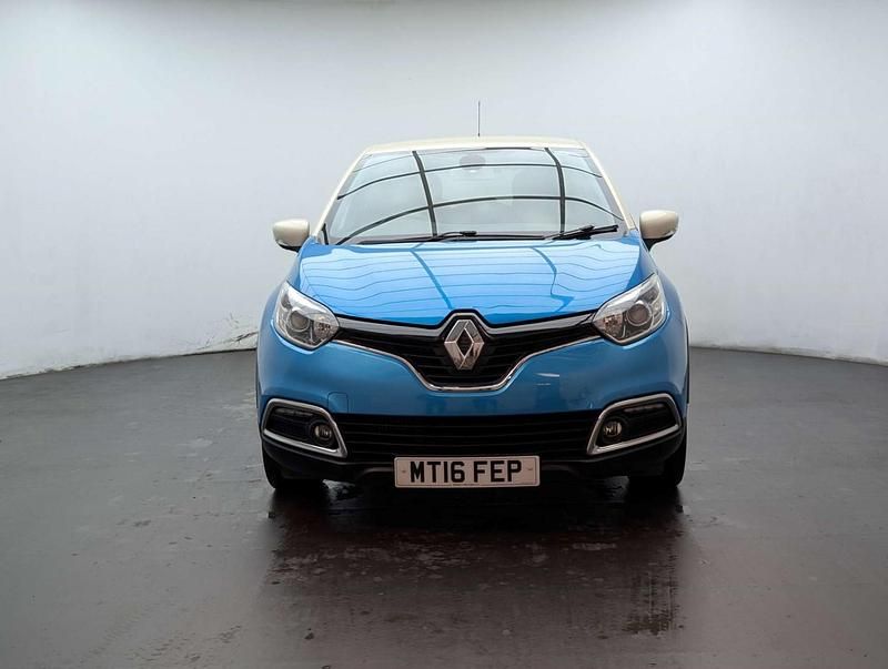 Used Renault Captur Dynamique 90 HP (66 kW) 2016 Blue/cream SUV