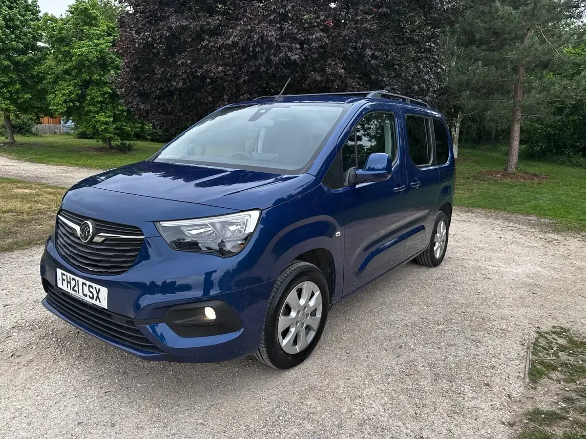 Used Vauxhall Combo 2021 Blue MPV
