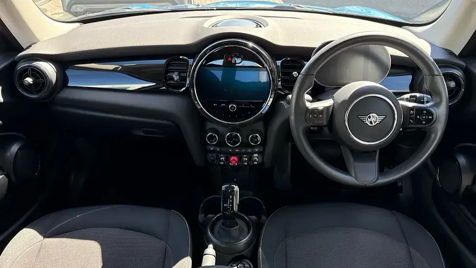 Usado Mini Cooper Classic 134 CV (98 kW) 2023 Azul Utilitario