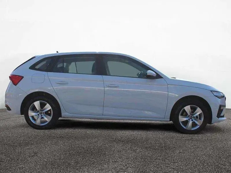 Used Skoda Scala SE 85 HP (62 kW) 2025 White Hatchback
