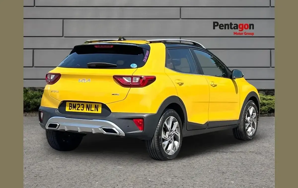 Used Kia Stonic GT-Line S 117 HP (86 kW) 2023 Yellow SUV
