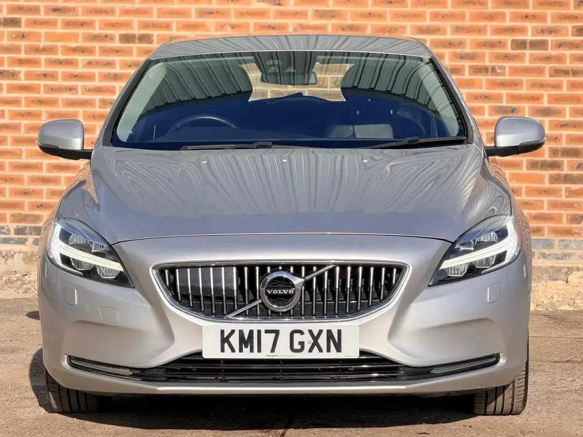 Used Volvo V40 Inscription 150 HP (110 kW) 2017 Silver Hatchback