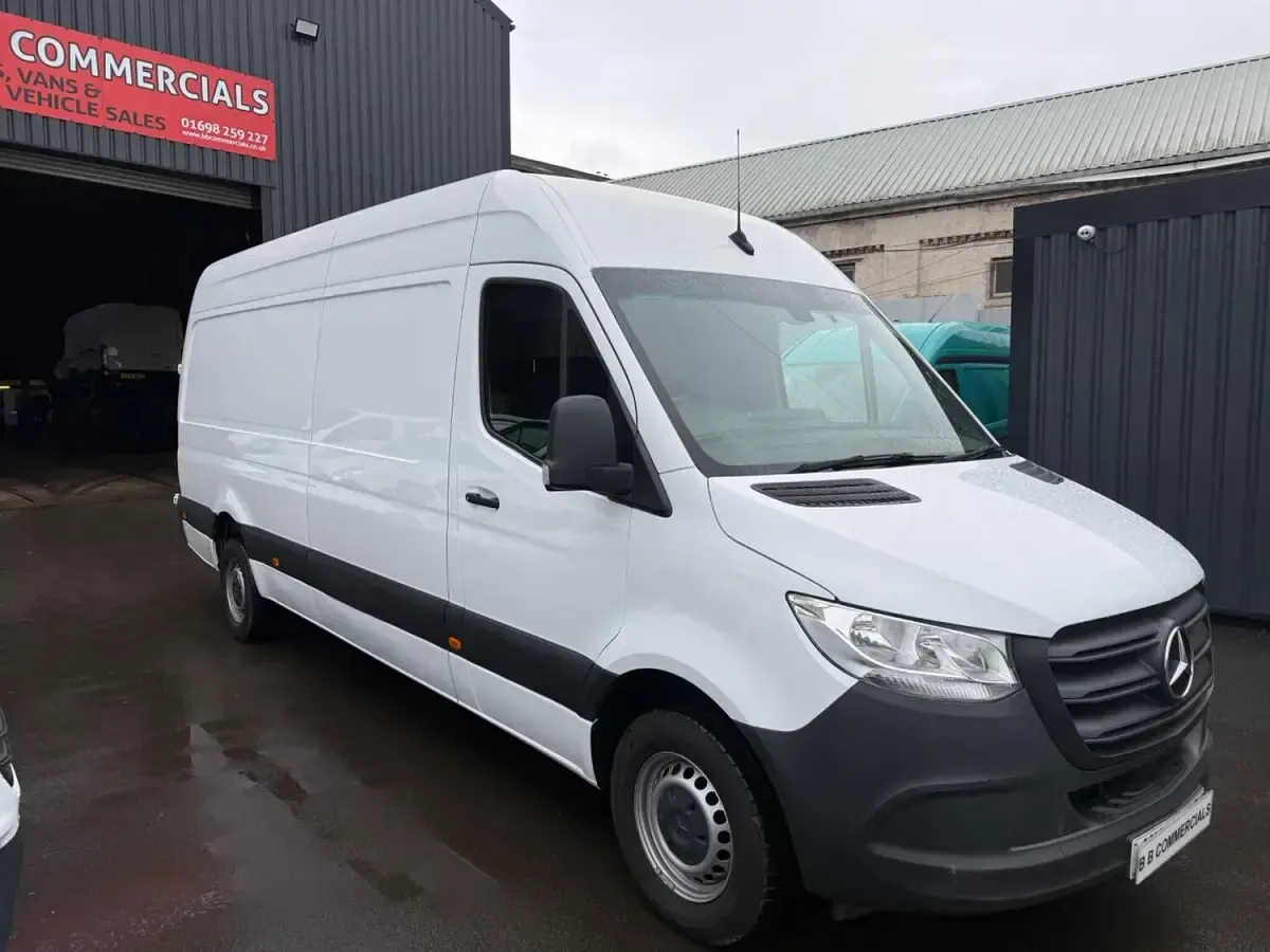 Used Mercedes Sprinter Progressive 148 HP (108 kW) 2021 White Van