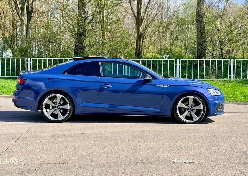 Begagnad Audi A5 Black Edition 190 HK (139 kW) 2019 Blå Sportkupé