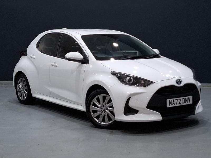 White Used 2022 Toyota Yaris Hybrid Hatchback | £15,998 (Fair price) - Image 1/4