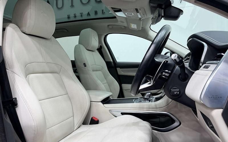 Used Jaguar F-Pace R-Dynamic 204 HP (150 kW) 2024 SUV