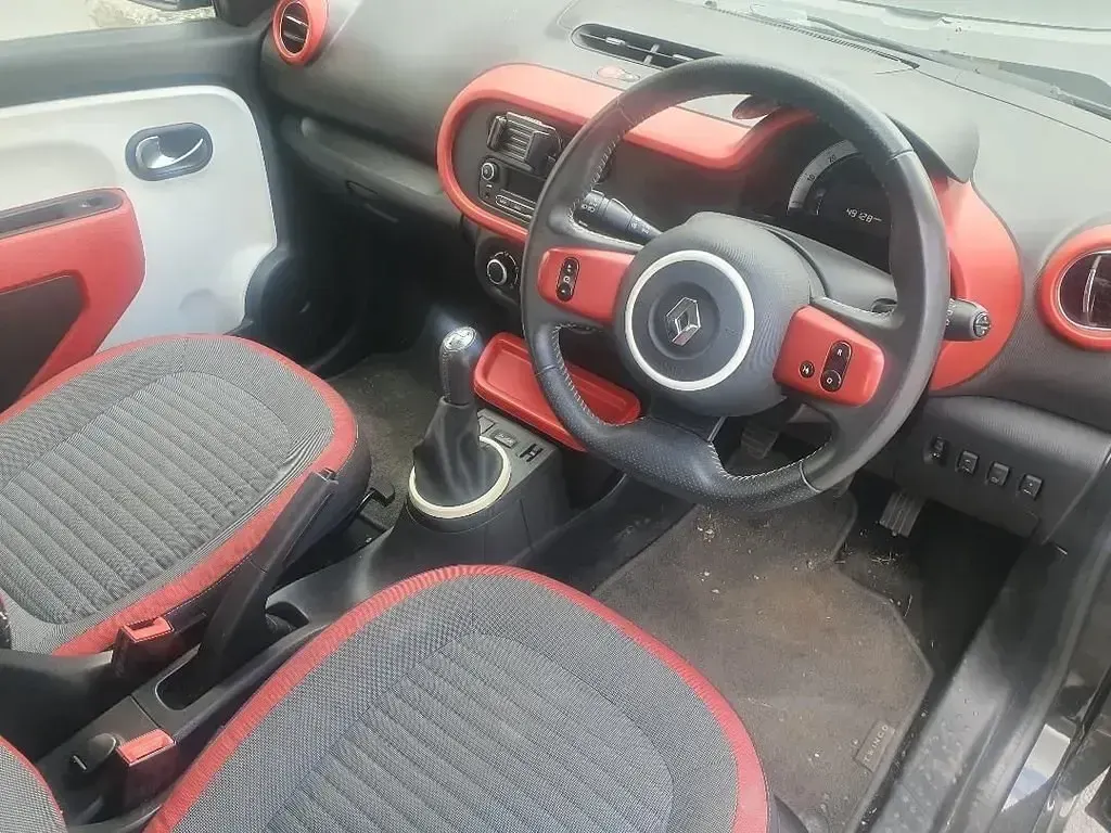 Begagnad Renault Twingo Dynamique 70 HK (51 kW) 2015 Svart Halvkombi