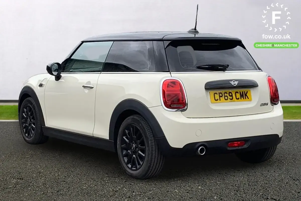 Usado Mini Cooper Classic 136 HP (100 kW) 2019 Branco Citadino