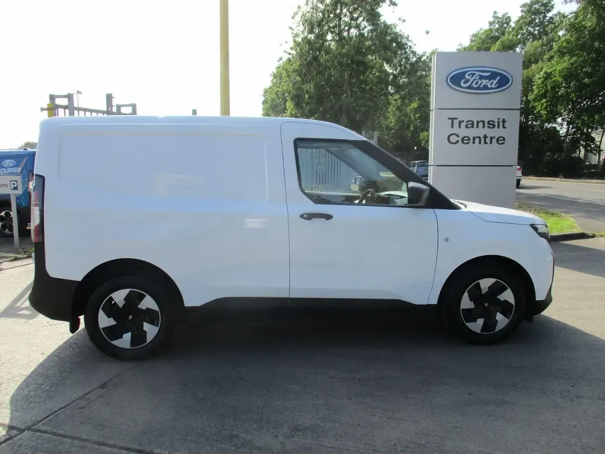 Used Ford Transit Trend 100 kW (136 HP) 2025 White Van