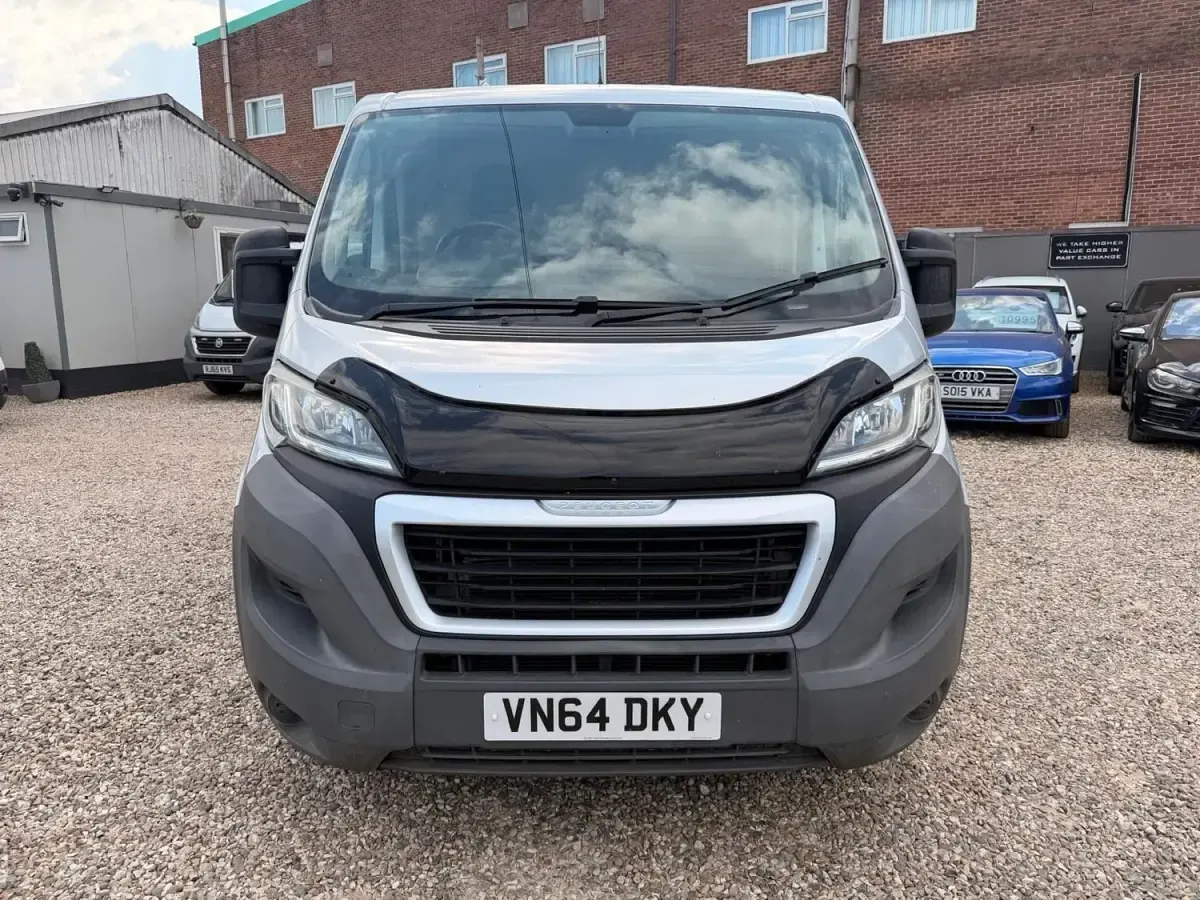 Usado Peugeot Boxer 110 CV (80 kW) 2014 Plateado Van