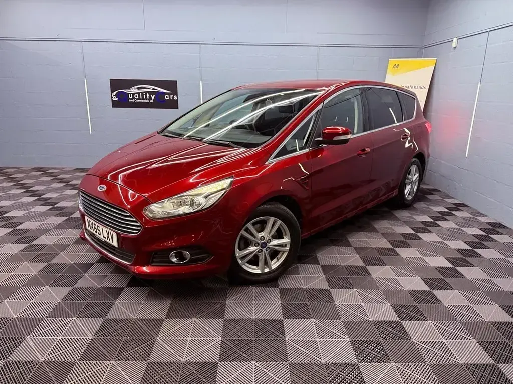 Used Ford S-MAX Titanium 150 HP (110 kW) 2015 Red MPV