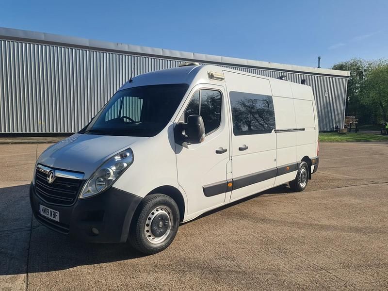 Used Vauxhall Movano 145 HP (106 kW) 2019 White MPV