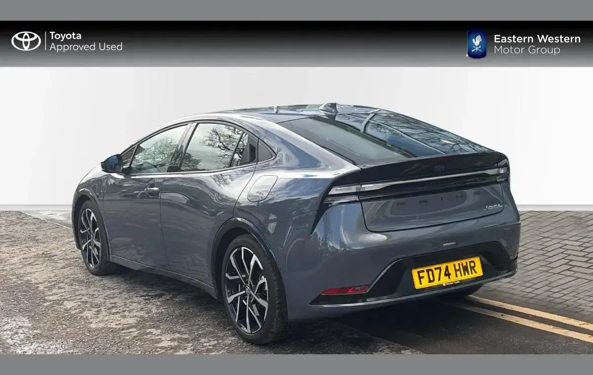 Usado Toyota Prius 220 HP (161 kW) 2024 Cinzento Citadino