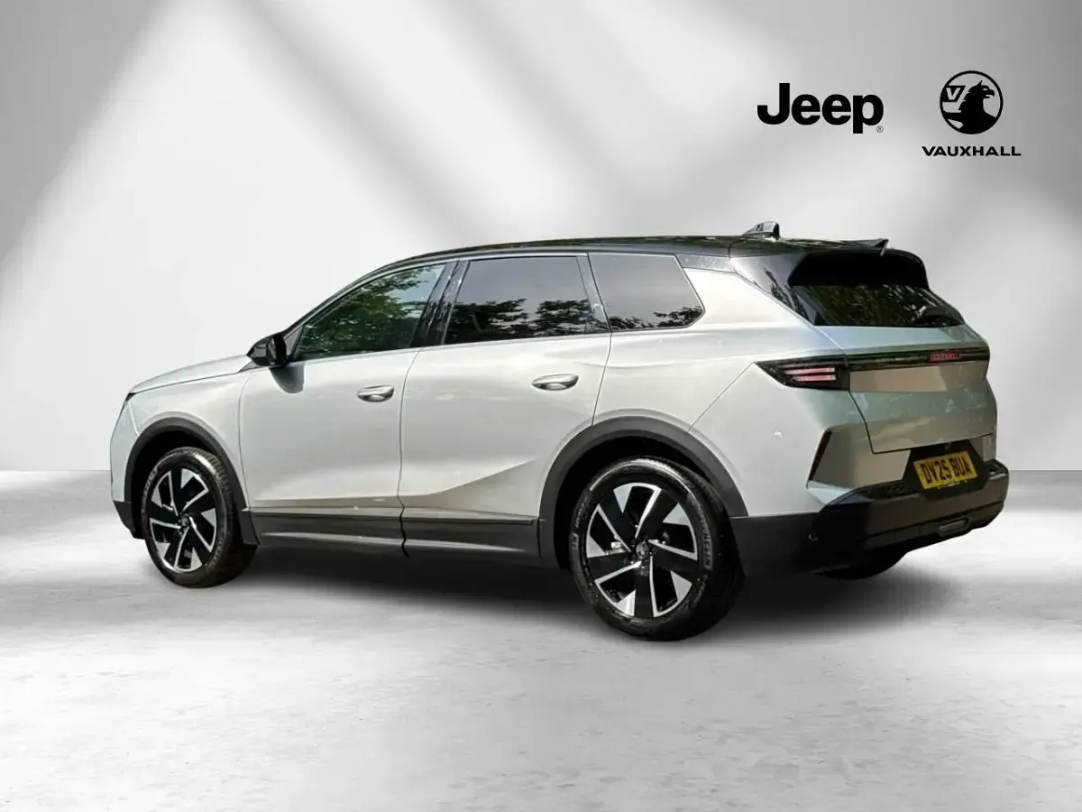 Second-hand Vauxhall Grandland X Ultimate 136 CP (100 kW) 2025 Gri SUV
