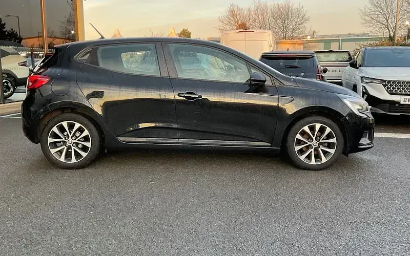 Used Renault Clio Evolution 90 HP (66 kW) 2023 Black Hatchback