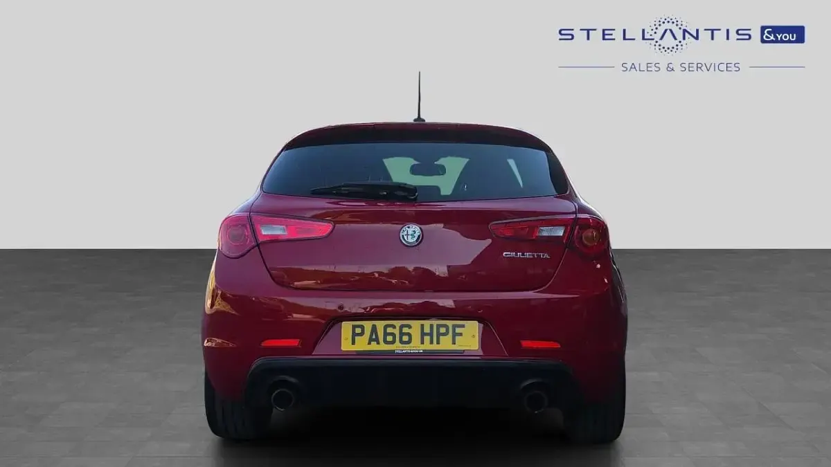 Used Alfa Romeo Giulietta Veloce 240 HP (176 kW) 2016 Red Hatchback