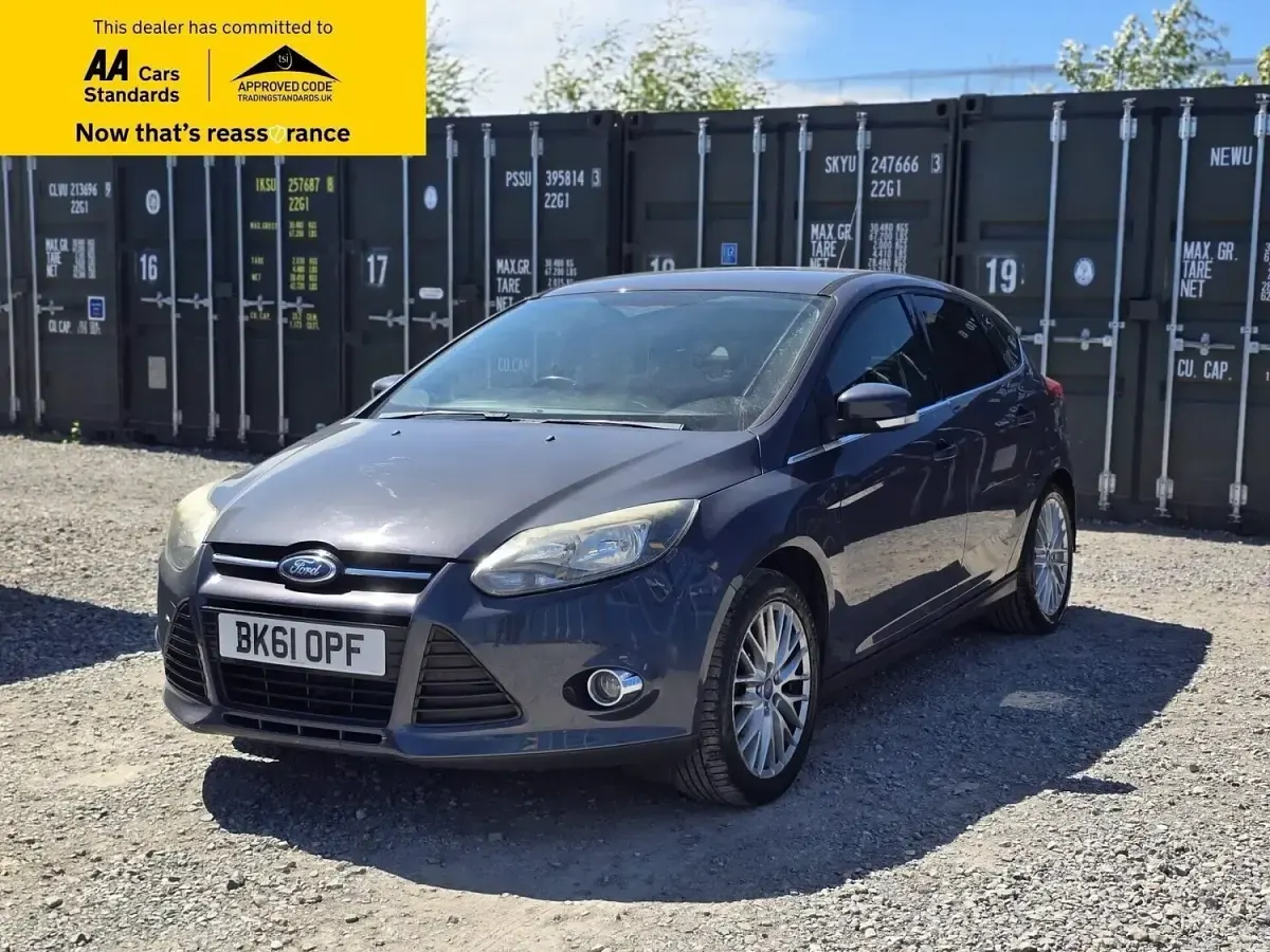 Used Ford Focus Zetec 125 HP (91 kW) 2011 Grey Hatchback