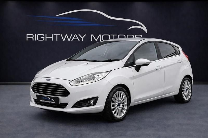 Used Ford Fiesta Titanium 95 HP (69 kW) 2014 Yellow Hatchback