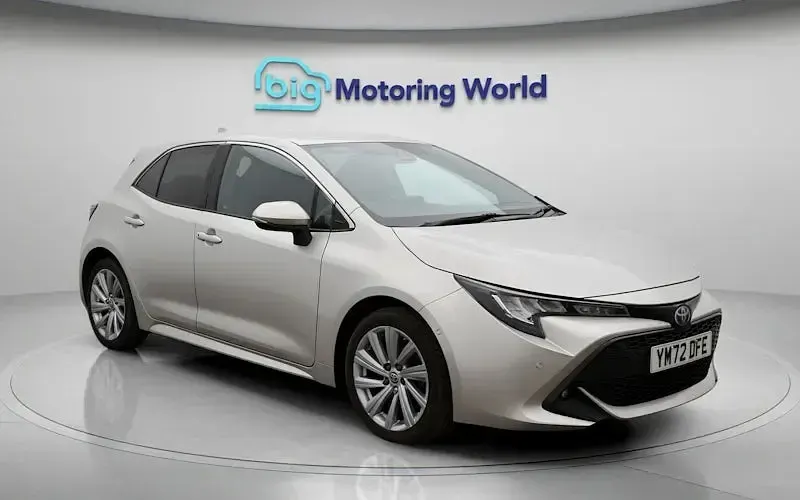 Usado Toyota Corolla Design 122 HP (89 kW) 2022 Prateado Citadino