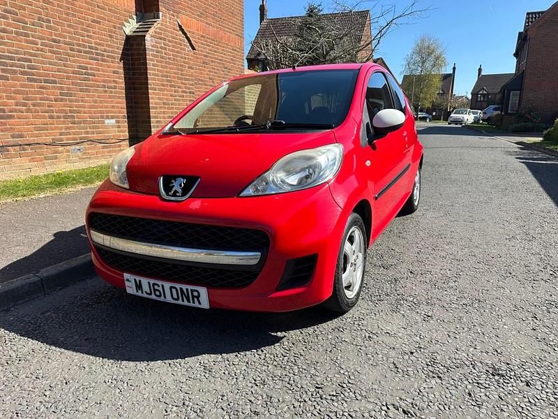 Used Peugeot 107 Sportium 68 HP (50 kW) 2011 Red Hatchback