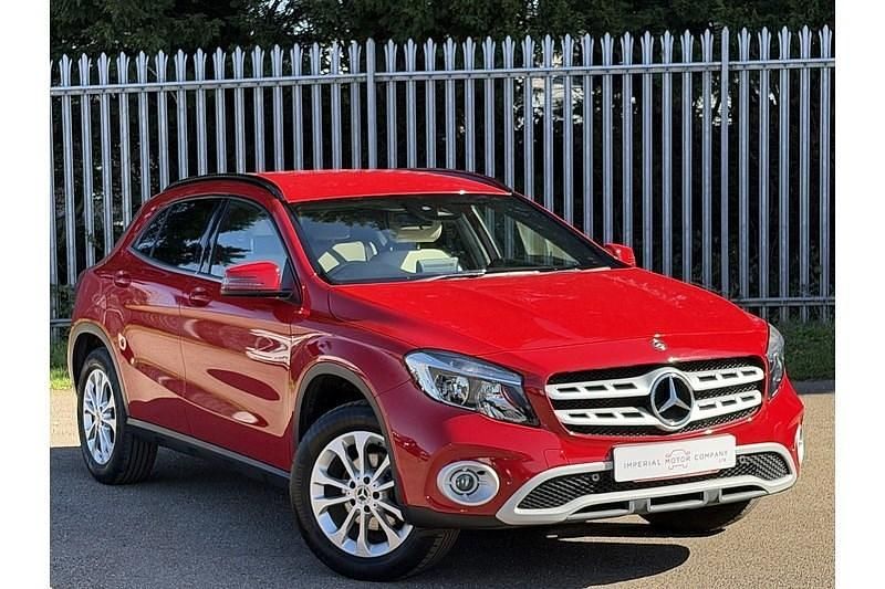 Used Mercedes GLA200 Executive 156 HP (114 kW) 2018 Red SUV