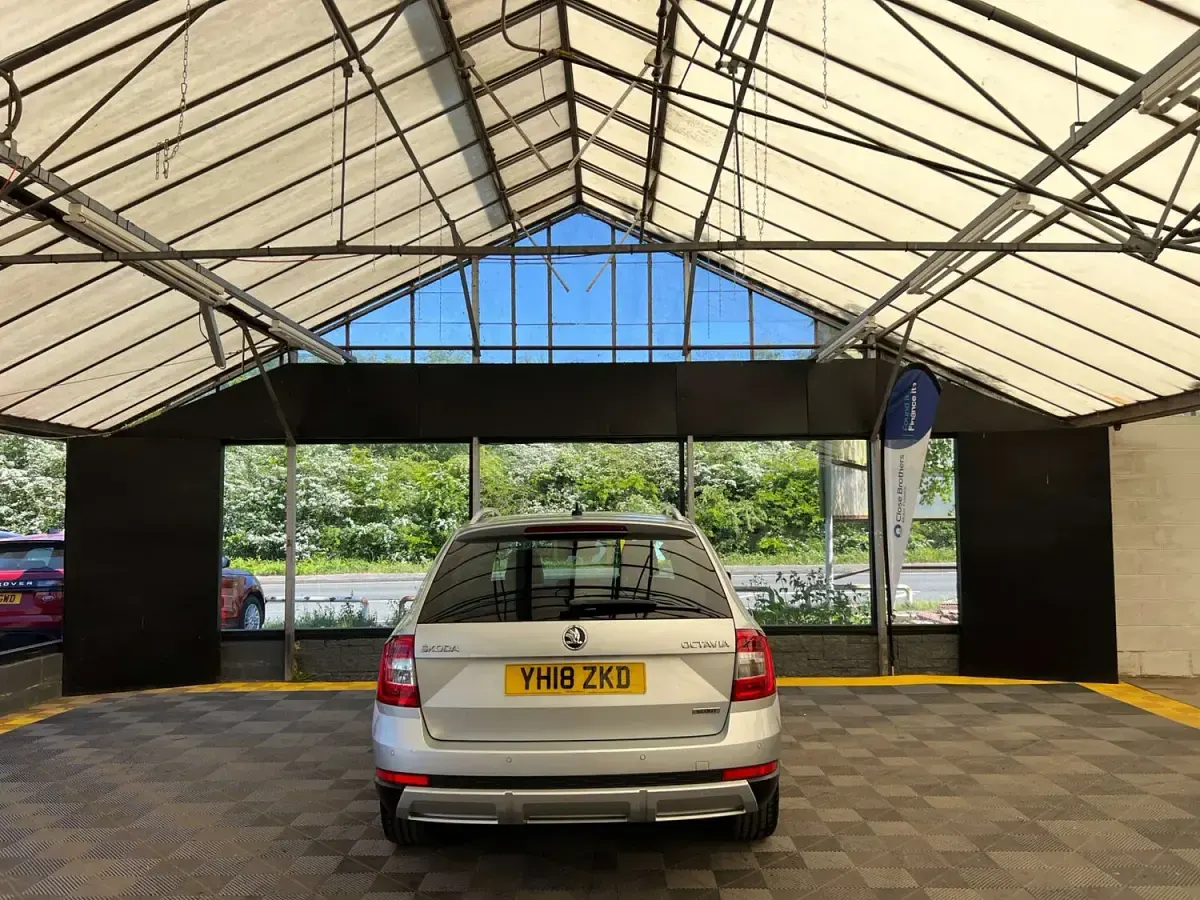 Used Skoda Octavia Scout 150 HP (110 kW) 2018 Silver Estate