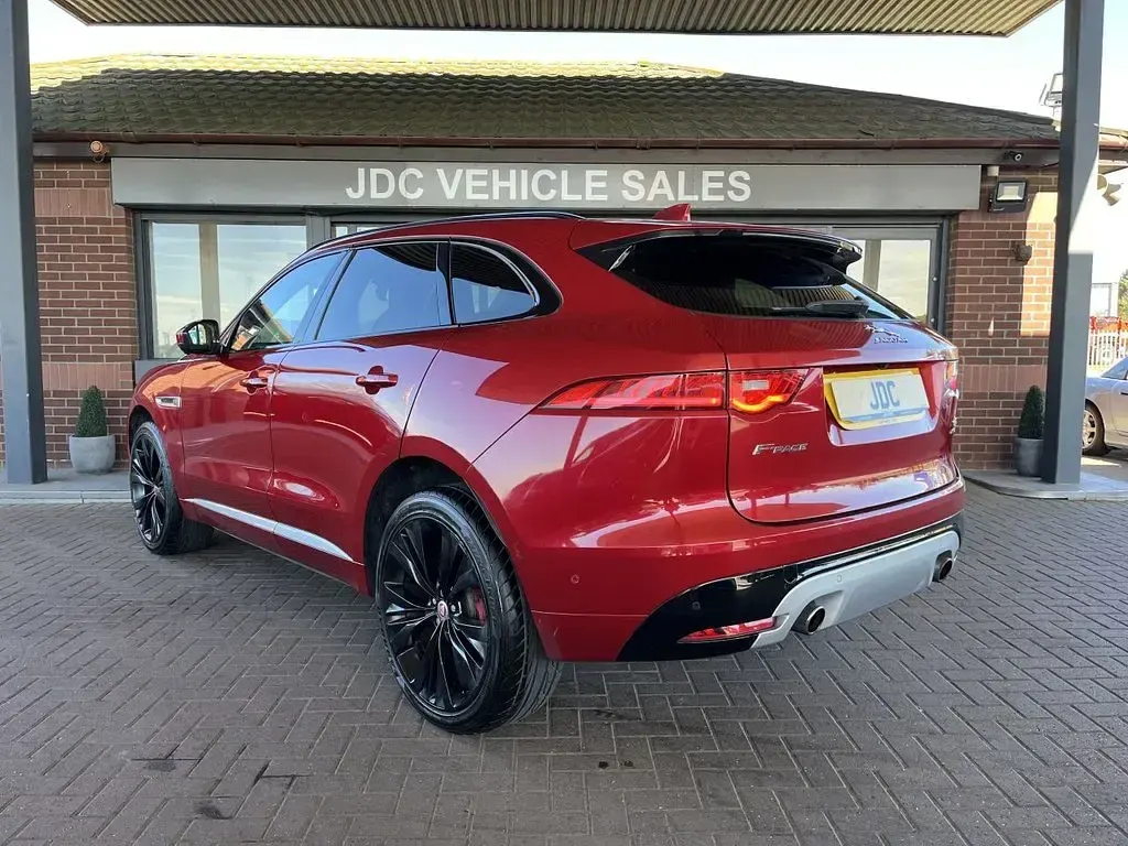 Used Jaguar F-Pace Supercharged 380 HP (279 kW) 2016 Red SUV