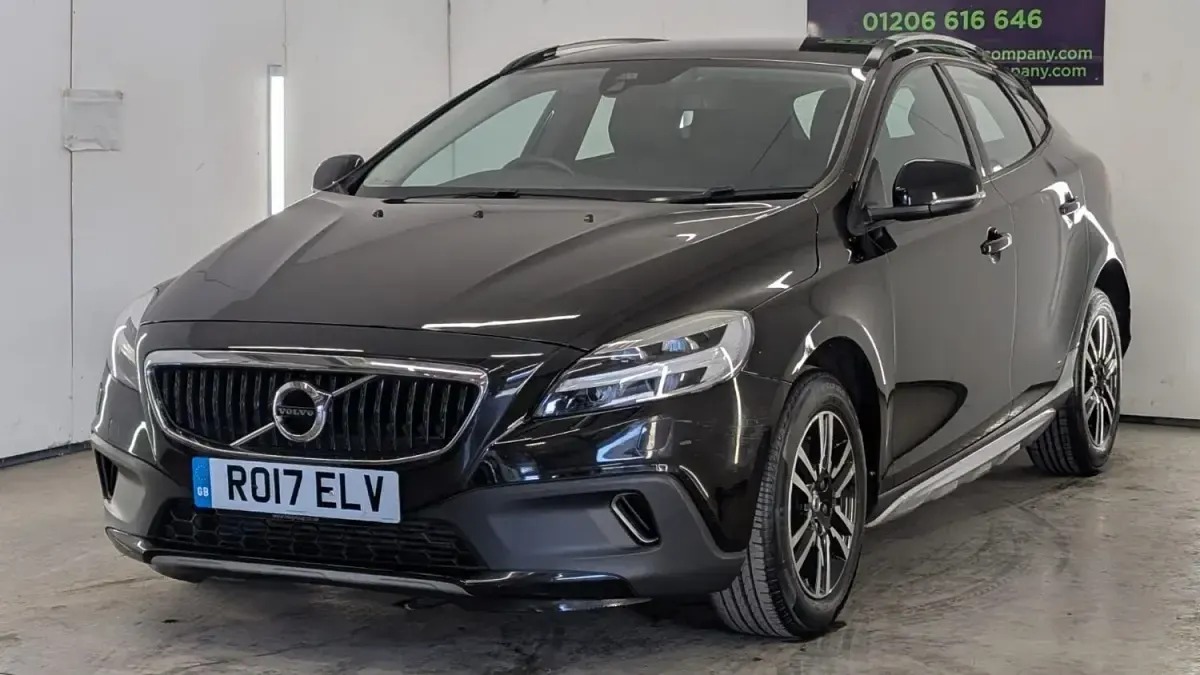 Begagnad Volvo V40 Plus 2017 Svart Halvkombi