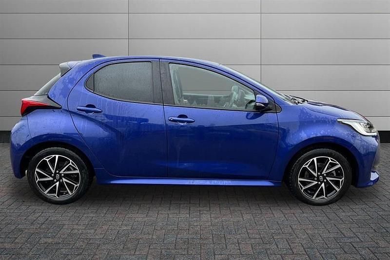 Used Toyota Yaris Hybrid Design 116 HP (85 kW) 2023 Blue Hatchback