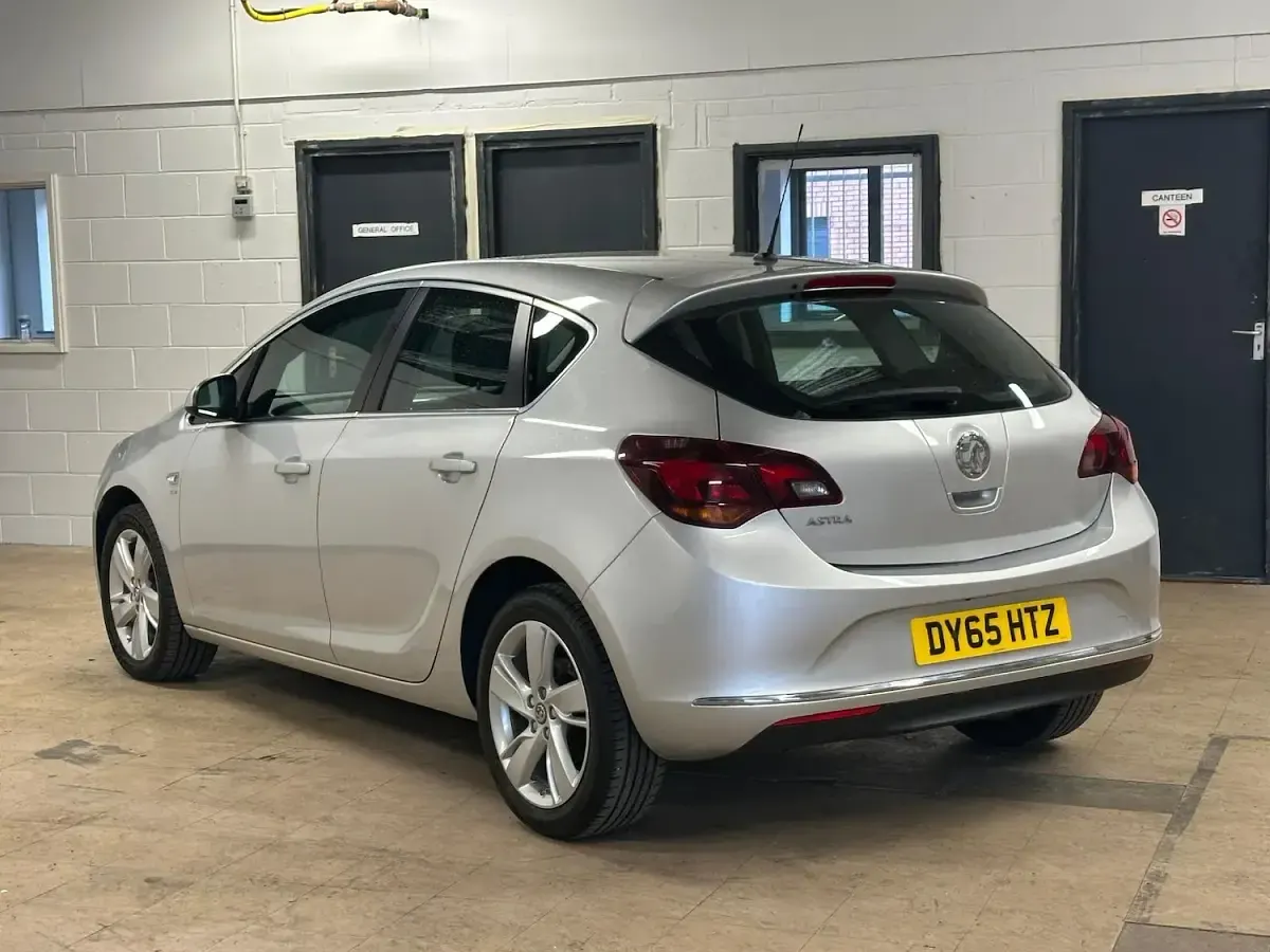 Used Vauxhall Astra SRi 2015 Silver Hatchback