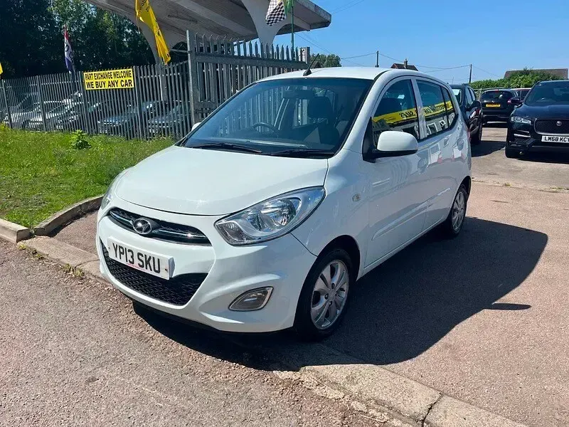 Used Hyundai i10 Active 83 HP (61 kW) 2013 White Hatchback