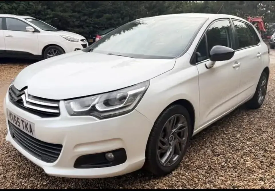 Begagnad Citroën C4 Flair 120 HK (88 kW) 2015 Vit Halvkombi