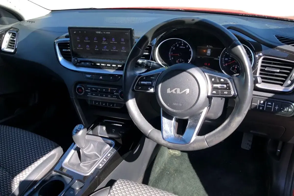 Usado Kia Ceed 2023 Vermelho Citadino