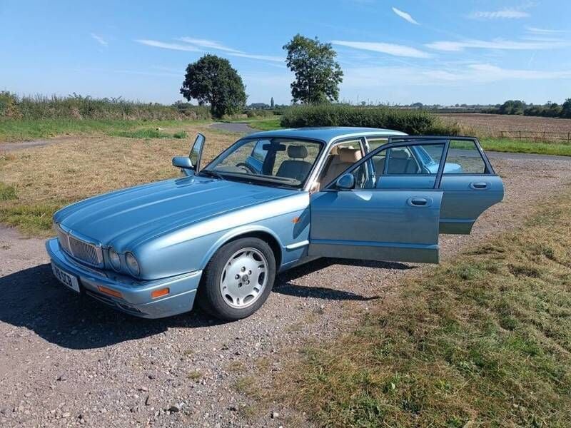 Used Jaguar XJ6 Sovereign 231 HP (169 kW) 1996 Blue Sedan
