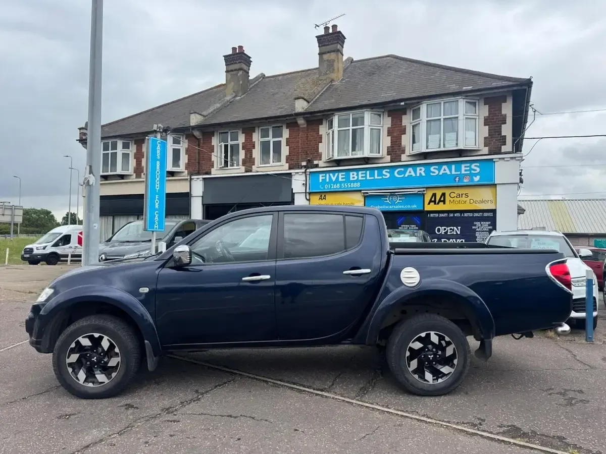 Used Mitsubishi L200 2015 Blue Pickup