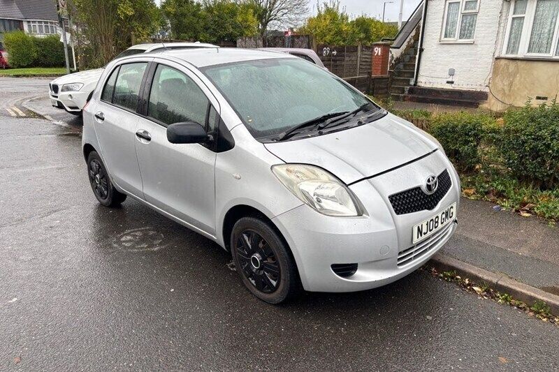 Silver Used 2008 Toyota Yaris T2 Hatchback | £1,100 (Good price) - Image 1/1