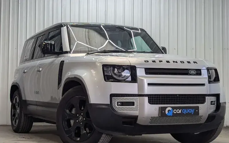 Used Land Rover Defender SE 300 HP (220 kW) 2023 SUV