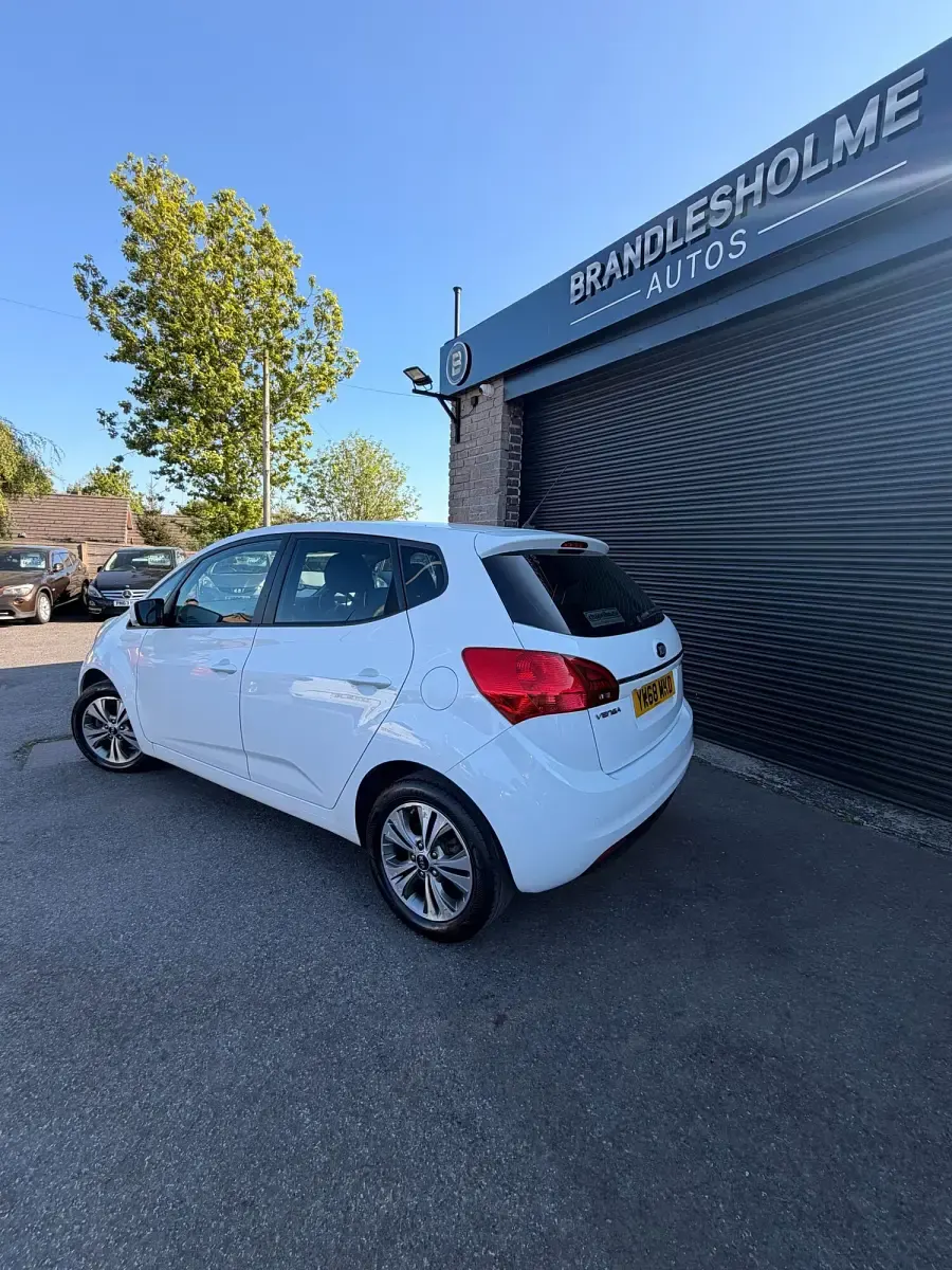 Used Kia Venga 2018 White Hatchback