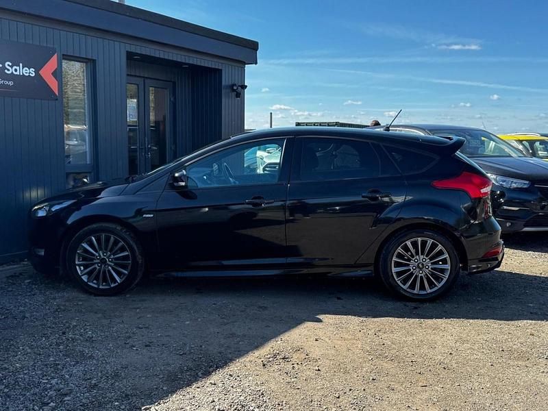 Usado Ford Focus ST-Line 140 HP (102 kW) 2017 Preto Citadino