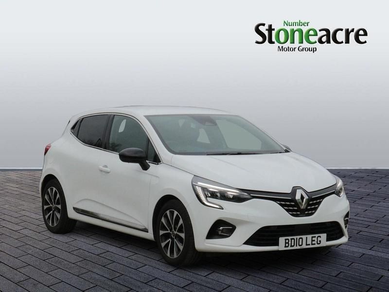 Used Renault Clio V Techno 143 HP (105 kW) 2023 White Hatchback