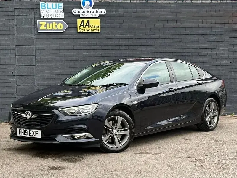 Used Vauxhall Insignia SRi 136 HP (100 kW) 2019 Blue Hatchback