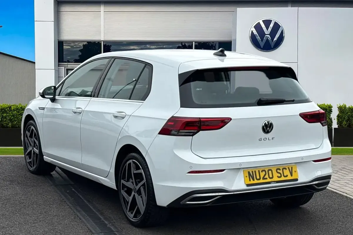 Used VW Golf VII Style 150 HP (110 kW) 2020 White Hatchback