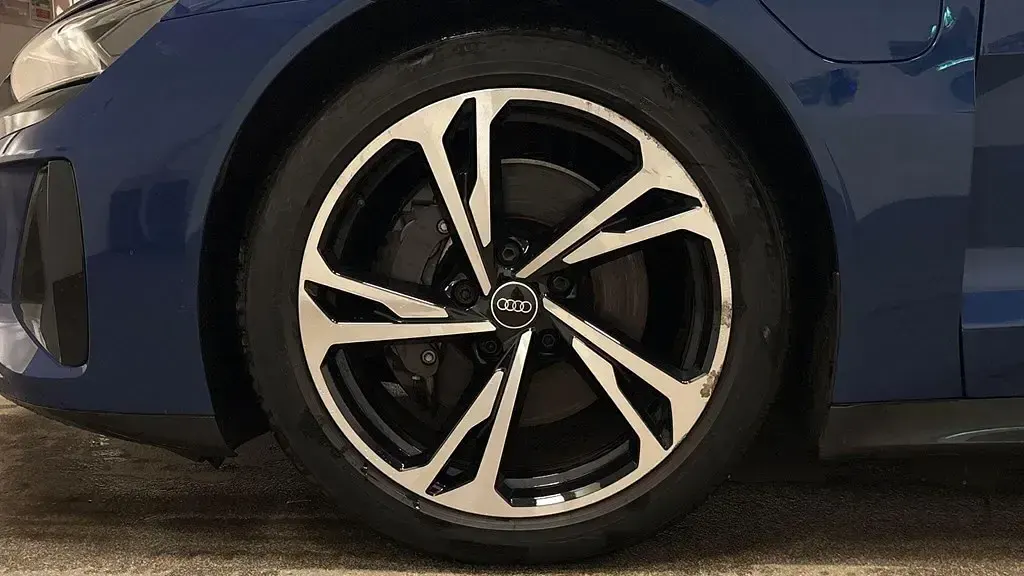 Usado Audi e-tron GT quattro Design 430 kW (585 HP) 2023 Azul Sedan