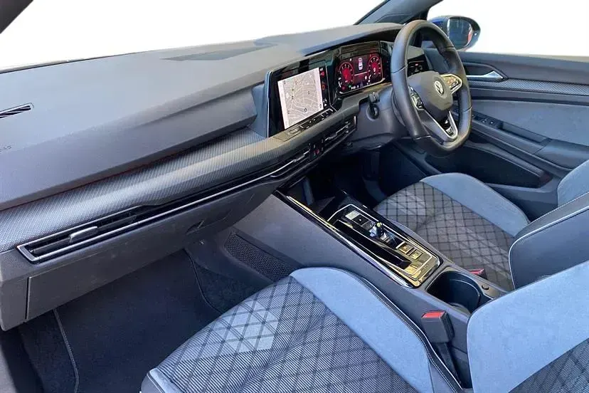 Second-hand VW Golf VIII R-line 150 CP (110 kW) 2022 Albastru Hatchback