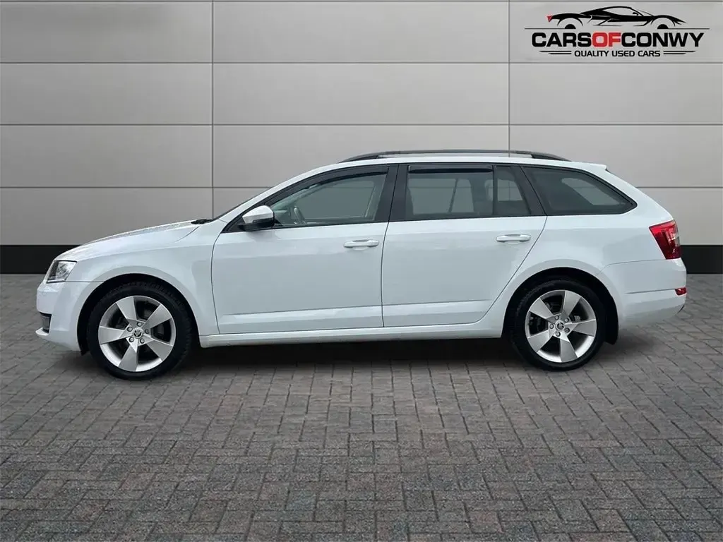 Usado Skoda Octavia Sport 110 HP (80 kW) 2017 Branco Carrinha