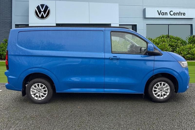 New VW Transporter Pro 148 HP (108 kW) 2025 Blue Van