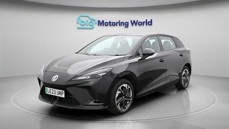 Begagnad MG MG4 EV SE 319 kW (435 HK) 2023 Halvkombi